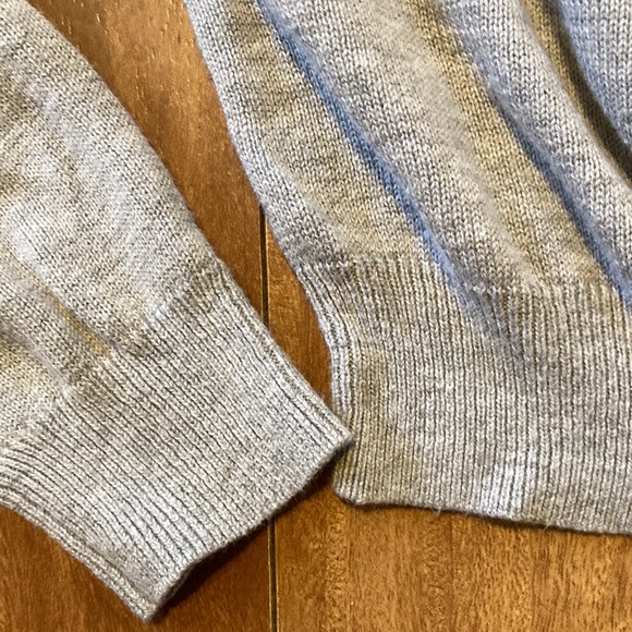 ATMOSPHERE💫 Women’s Light Gray Thin Knit Cropped Long Sleeve Sweater - Picture 2 of 6